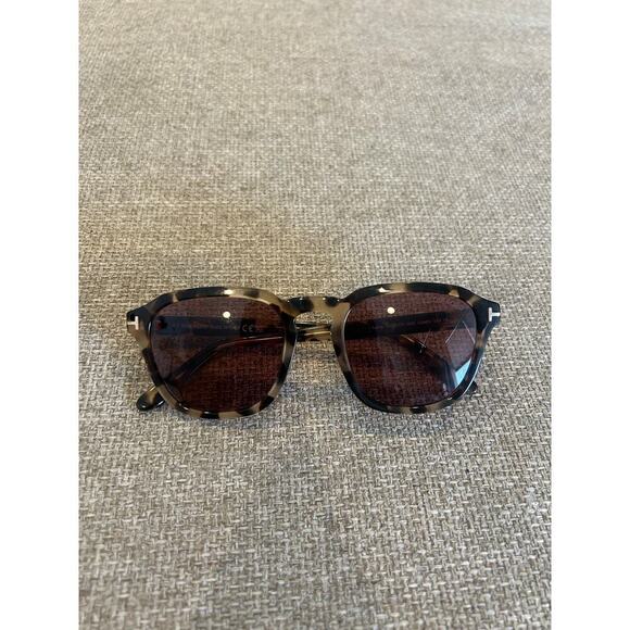 Tom Ford Women's Avery Sunglasses Dark Havana - Lenses need replacement - Picture 2 of 7